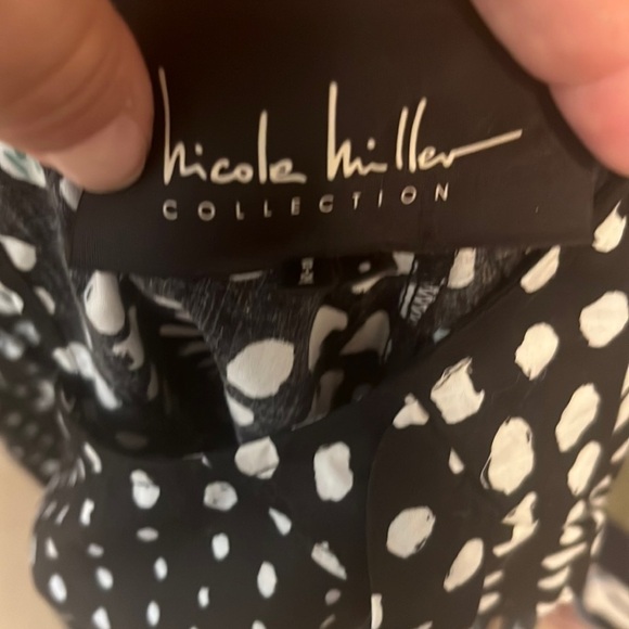 Nicole Miller Black and White Cotton Dotty Lera Mini Dress. Size Small - Picture 6 of 9